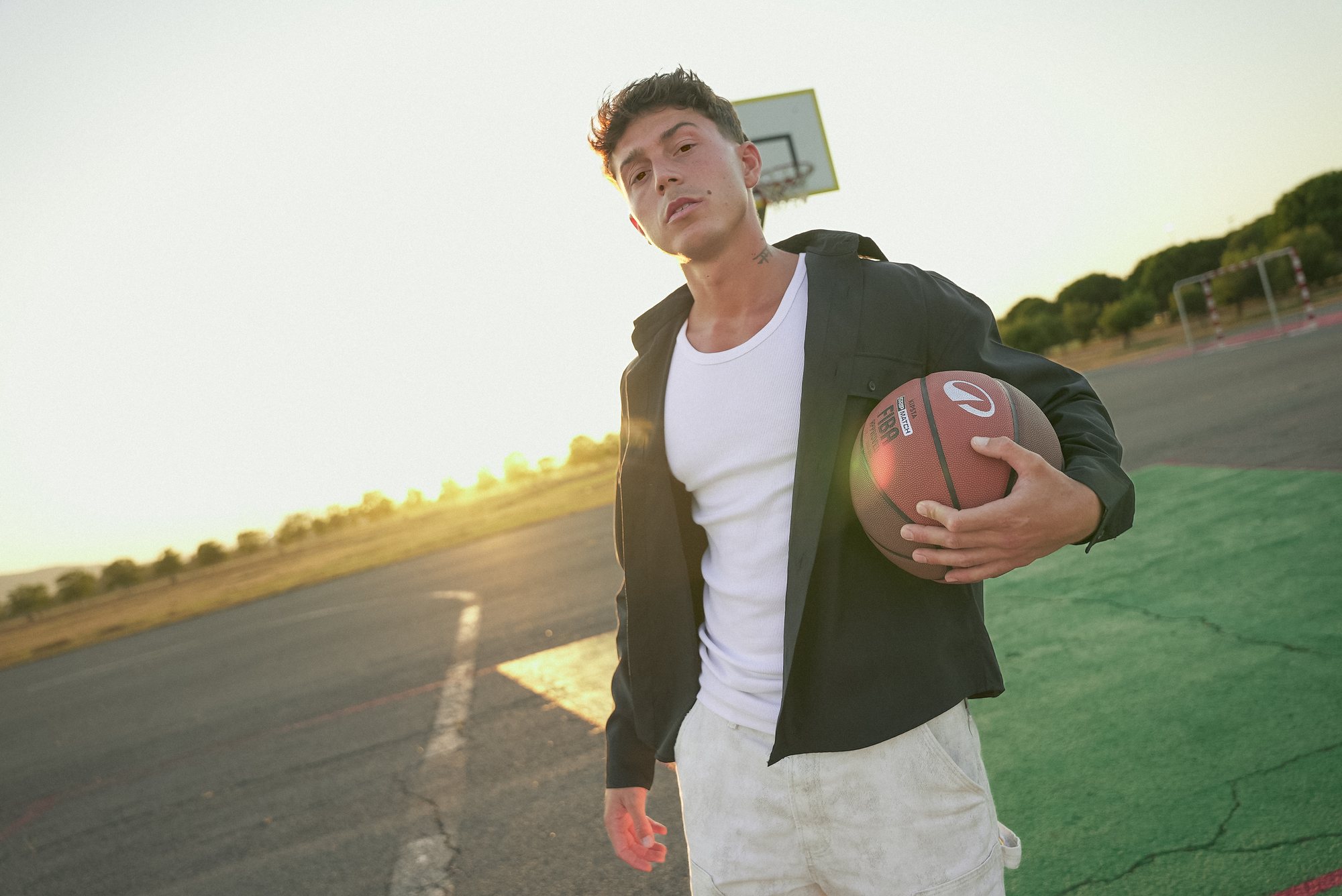 Rivers Garnham — basketball au coucher du soleil